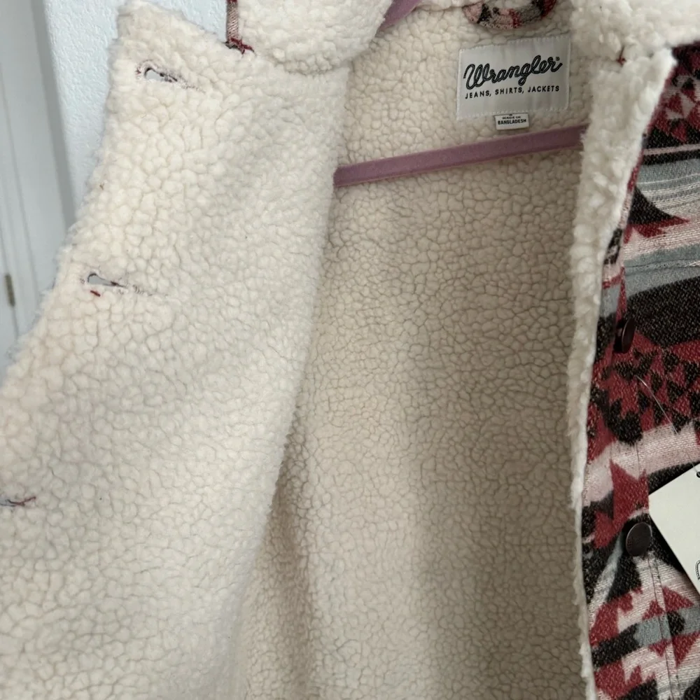 WOMEN'S WRANGLER® SHERPA LINED JACQUARD BARN JACKET - Picture 6 of 8
